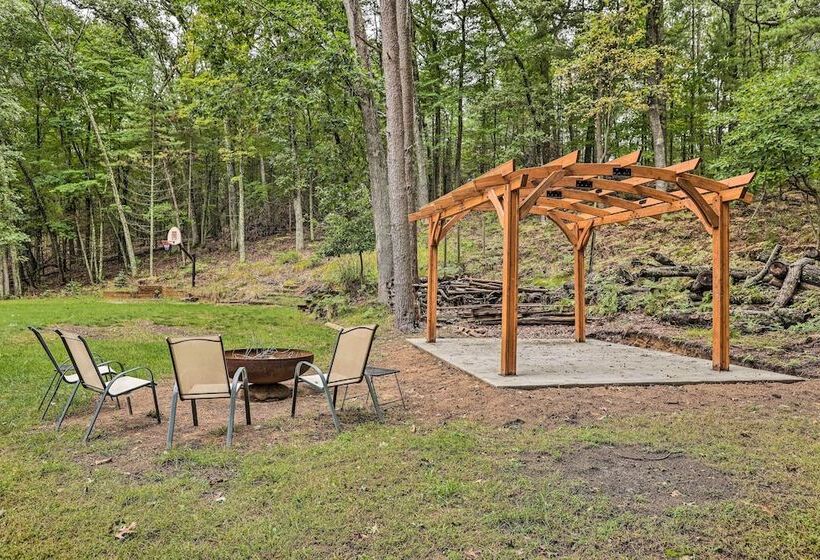 Charming Pentwater Home W/ Fire Pit & Yard!