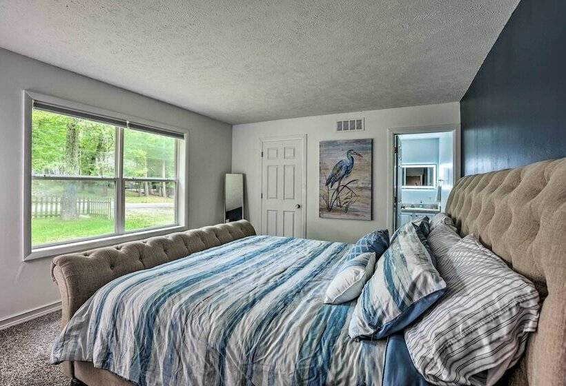 Charming Pentwater Home W/ Fire Pit & Yard!