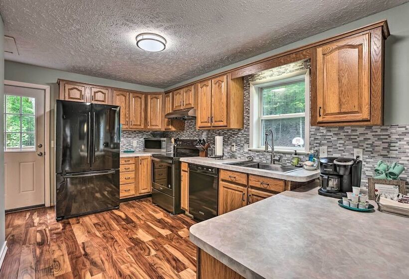 Charming Pentwater Home W/ Fire Pit & Yard!