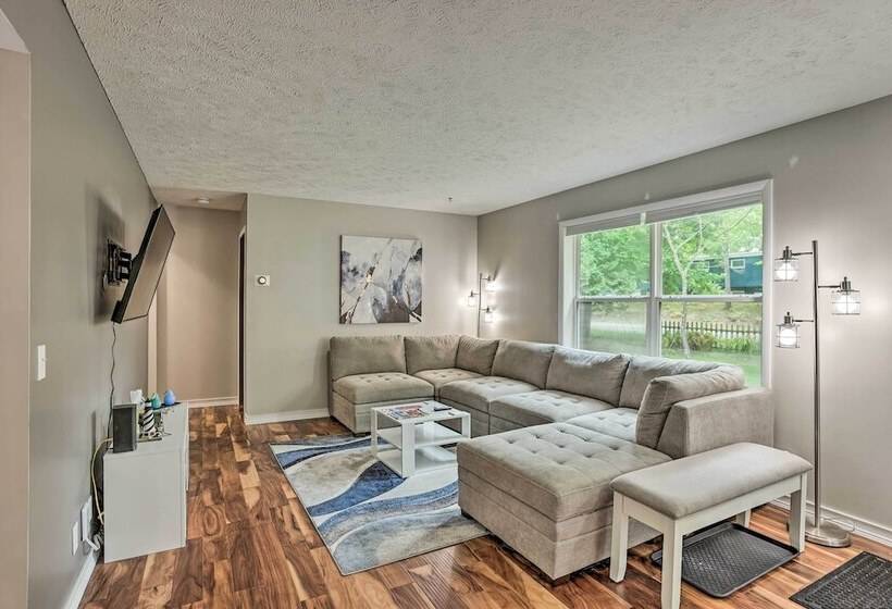 Charming Pentwater Home W/ Fire Pit & Yard!