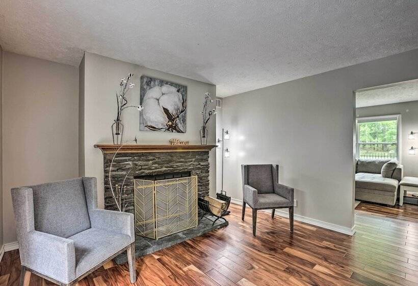 Charming Pentwater Home W/ Fire Pit & Yard!