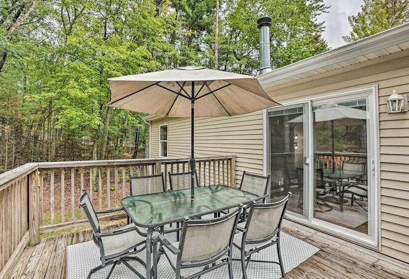 Charming Pentwater Home W/ Fire Pit & Yard!