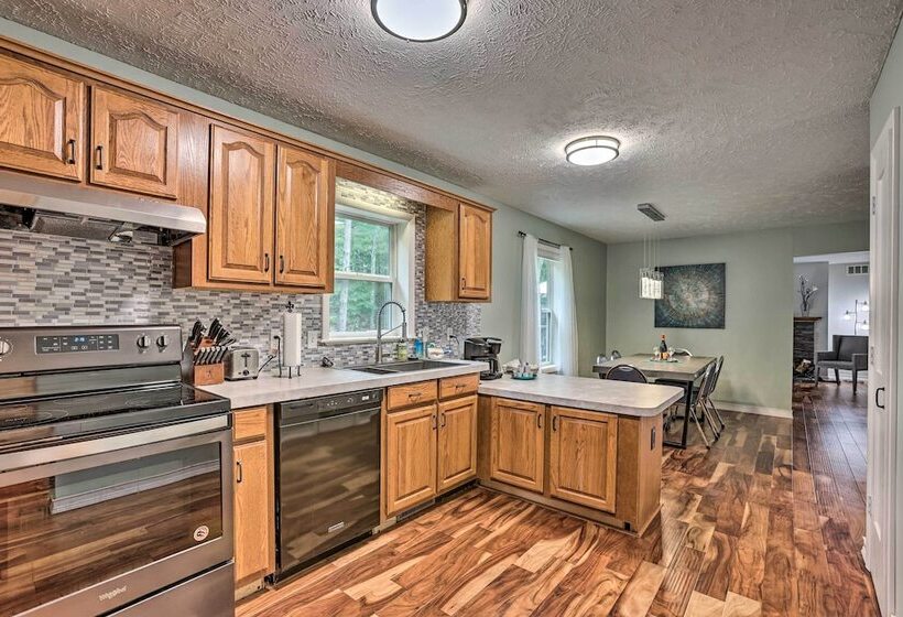 Charming Pentwater Home W/ Fire Pit & Yard!