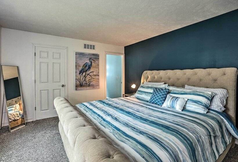 Charming Pentwater Home W/ Fire Pit & Yard!