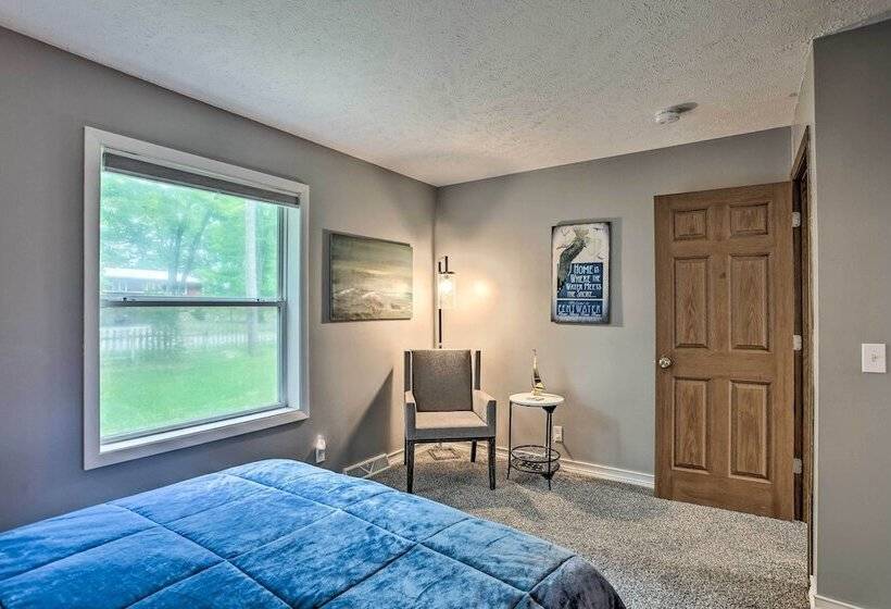 Charming Pentwater Home W/ Fire Pit & Yard!