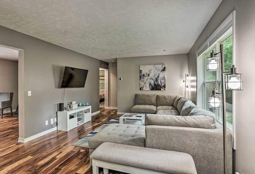 Charming Pentwater Home W/ Fire Pit & Yard!