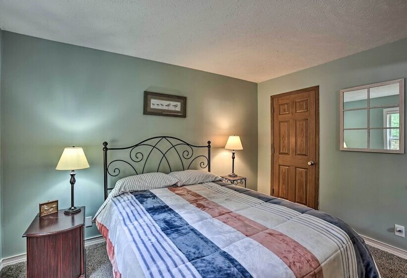 Charming Pentwater Home W/ Fire Pit & Yard!