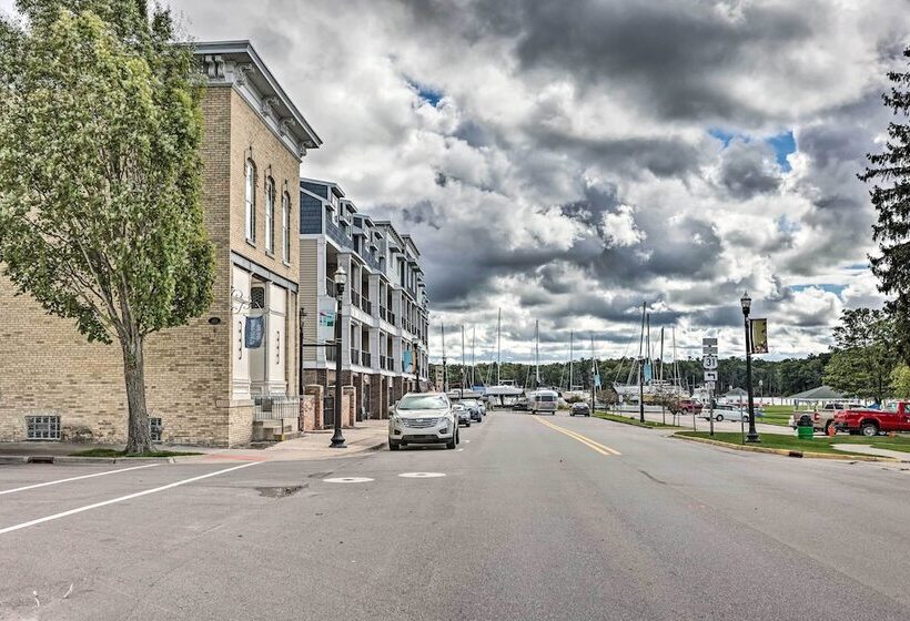 Charming Pentwater Home W/ Fire Pit & Yard!