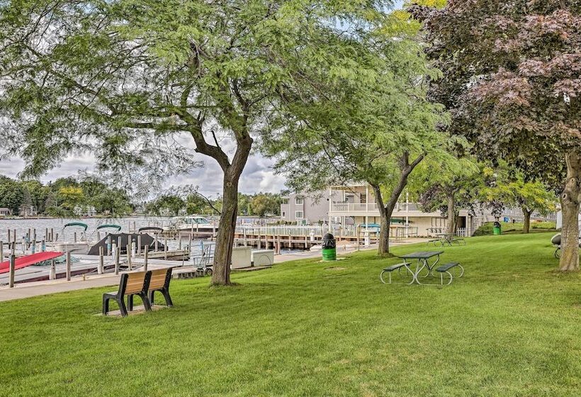 Charming Pentwater Home W/ Fire Pit & Yard!