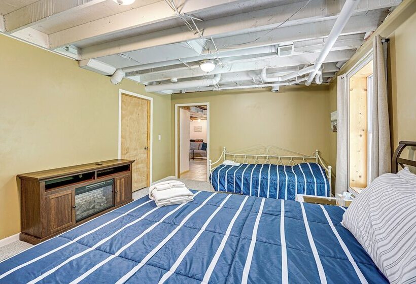 Charming Pentwater Home W/ Fire Pit & Yard!