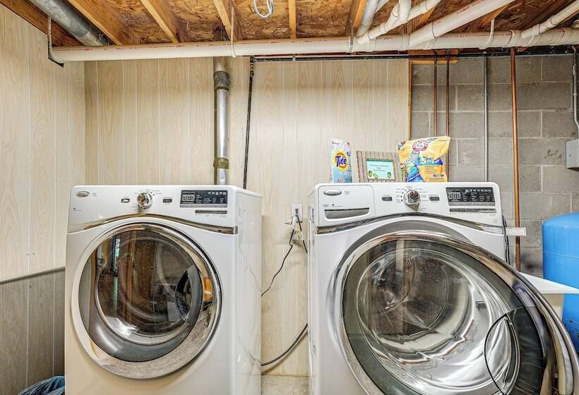 Charming Pentwater Home W/ Fire Pit & Yard!