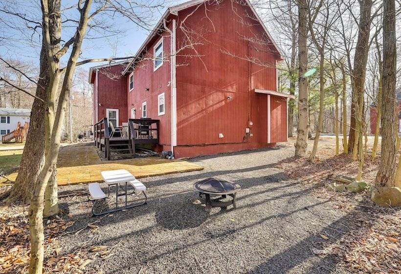 Community Perks & Deck: Charming Poconos Home!