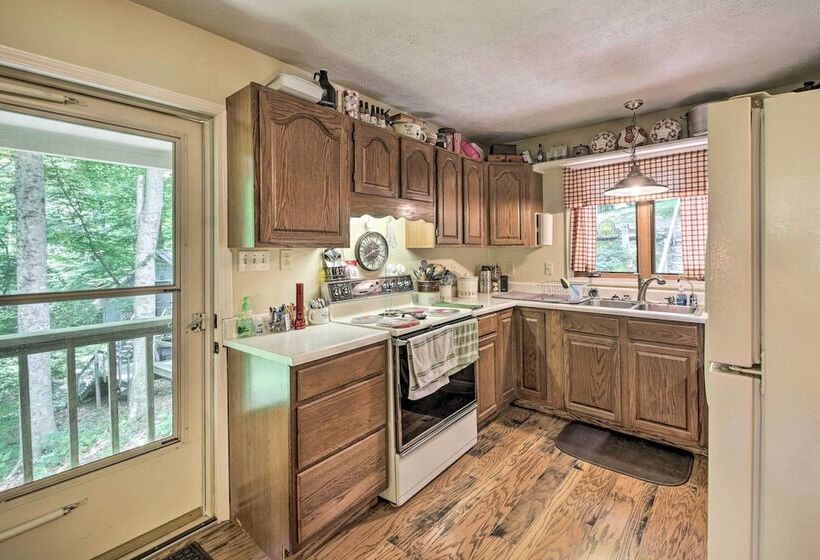 Riverside Cabin W/ 3 Decks In North Vernon!