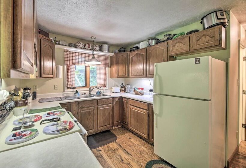 Riverside Cabin W/ 3 Decks In North Vernon!