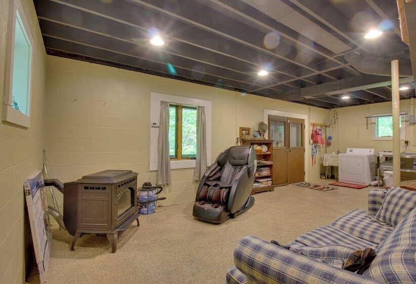 Riverside Cabin W/ 3 Decks In North Vernon!