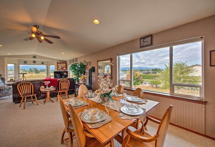Charming Sequim House W/ Olympic Peninsula Views!