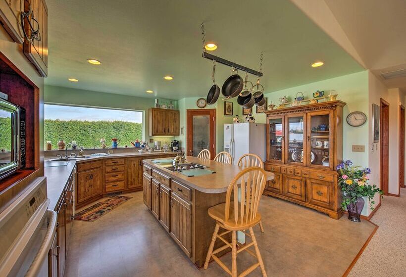 Charming Sequim House W/ Olympic Peninsula Views!