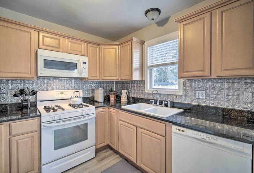 Charming Somers Point House W/ Private Pool!