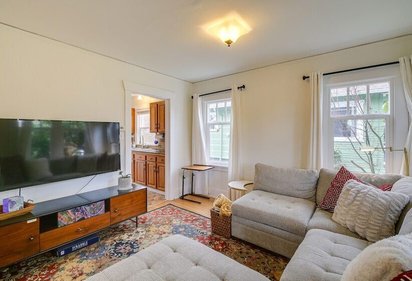 Charming Tacoma Vacation Home W/ Fenced Yard