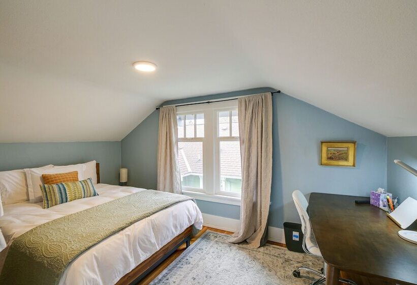 Charming Tacoma Vacation Home W/ Fenced Yard