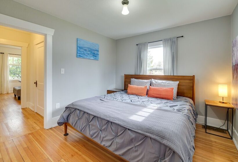 Charming Tacoma Vacation Home W/ Fenced Yard