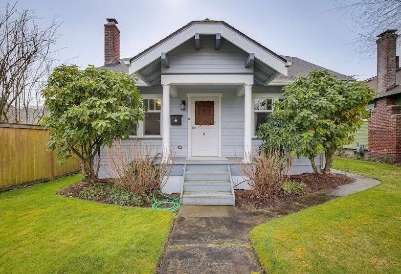Charming Tacoma Vacation Home W/ Fenced Yard