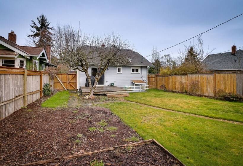 Charming Tacoma Vacation Home W/ Fenced Yard