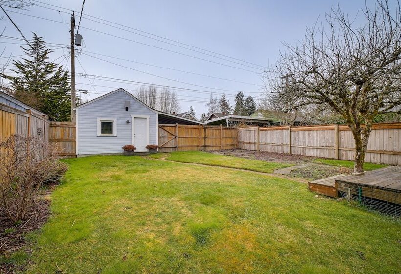 Charming Tacoma Vacation Home W/ Fenced Yard