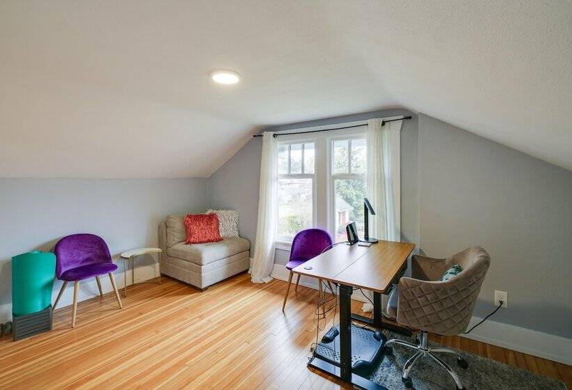 Charming Tacoma Vacation Home W/ Fenced Yard