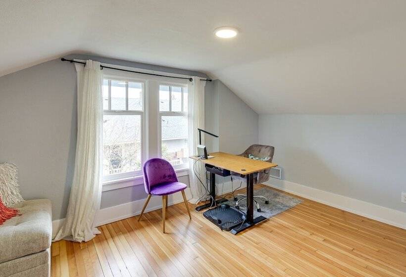 Charming Tacoma Vacation Home W/ Fenced Yard