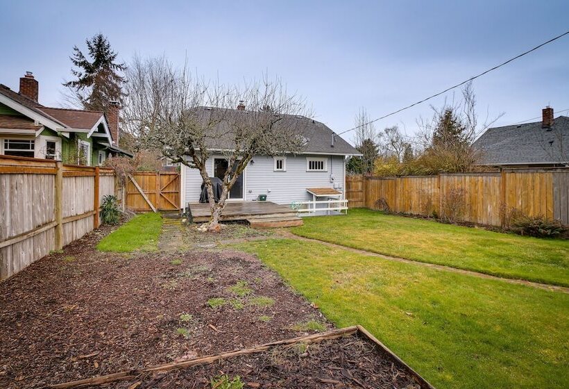 Charming Tacoma Vacation Home W/ Fenced Yard