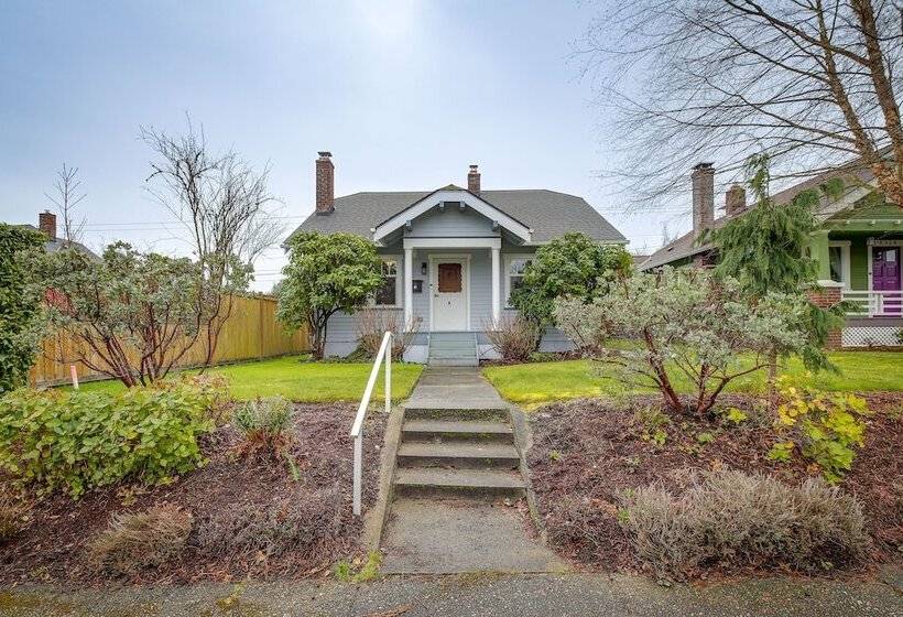 Charming Tacoma Vacation Home W/ Fenced Yard