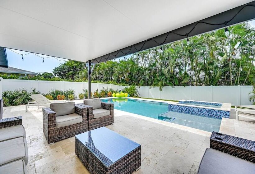 Naples Home W/ Patio < 1 Mi To Beaches!