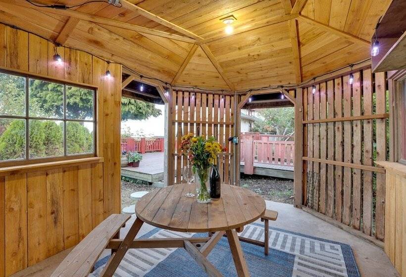 Chic Port Angeles Home W/ Oceanfront Balcony!