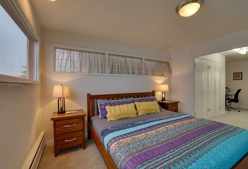 Chic Port Angeles Home W/ Oceanfront Balcony!