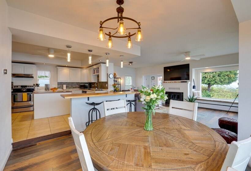 Chic Port Angeles Home W/ Oceanfront Balcony!