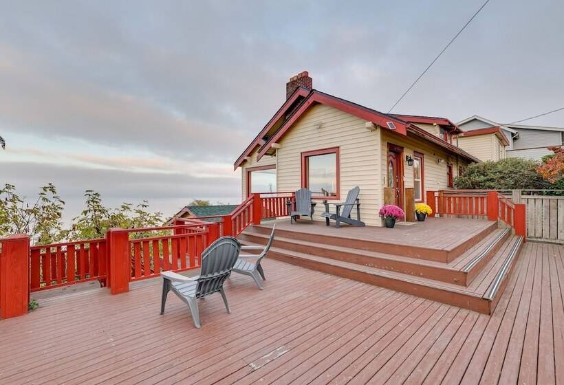Chic Port Angeles Home W/ Oceanfront Balcony!