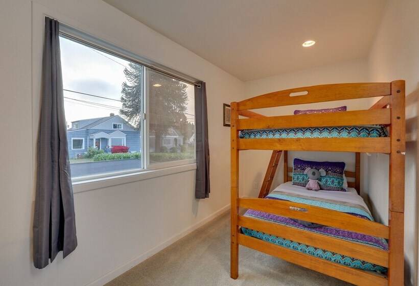 Chic Port Angeles Home W/ Oceanfront Balcony!