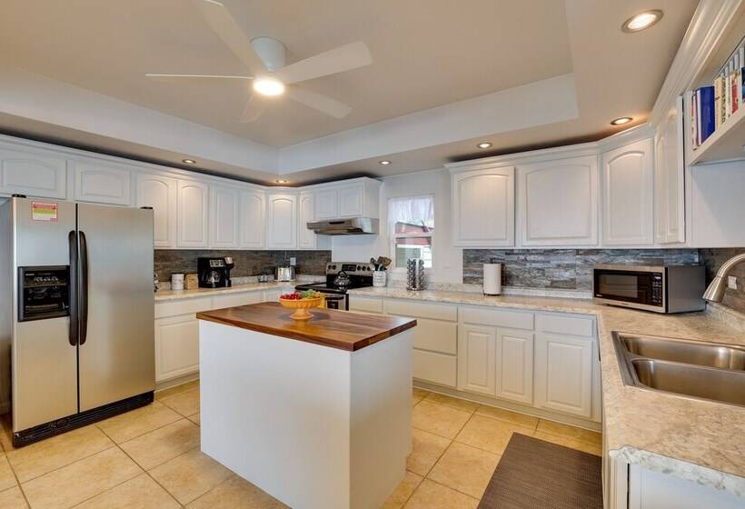 Chic Port Angeles Home W/ Oceanfront Balcony!