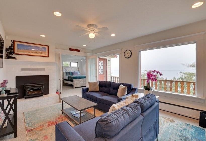 Chic Port Angeles Home W/ Oceanfront Balcony!
