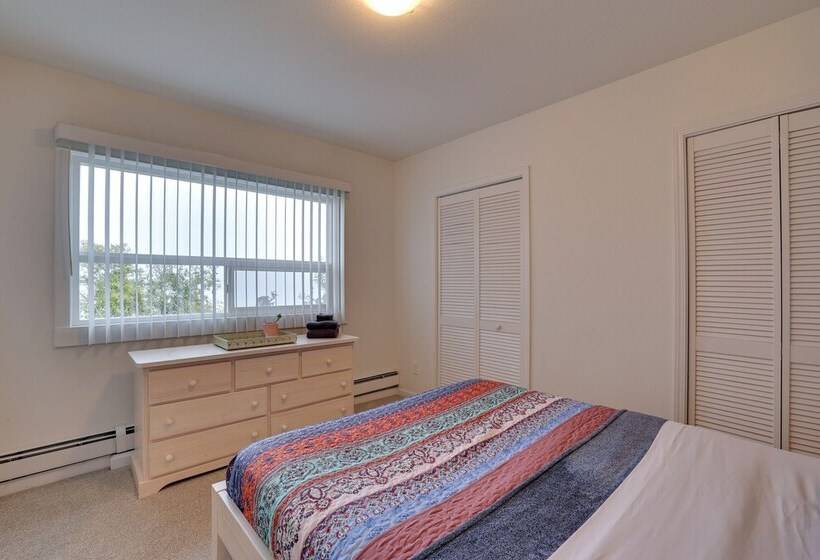 Chic Port Angeles Home W/ Oceanfront Balcony!