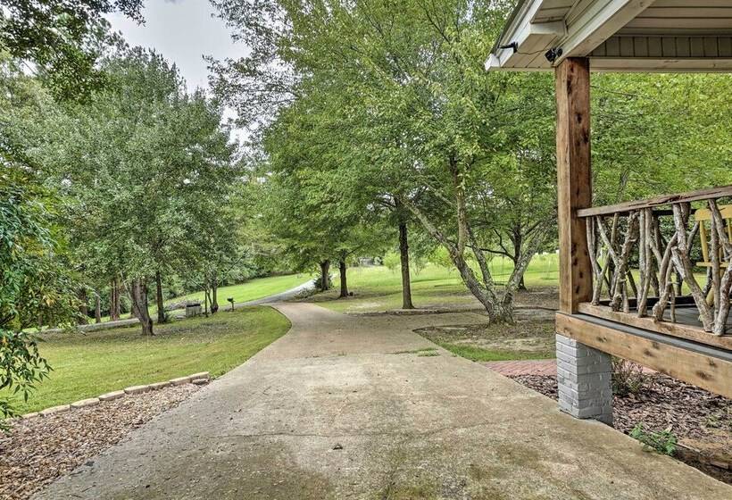 Hike On Site: Classic Cabin Nature Retreat