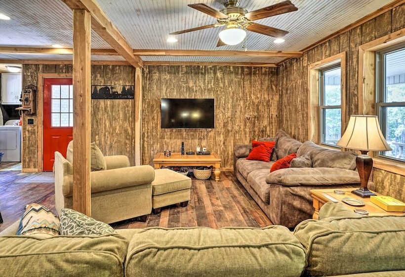 Hike On Site: Classic Cabin Nature Retreat