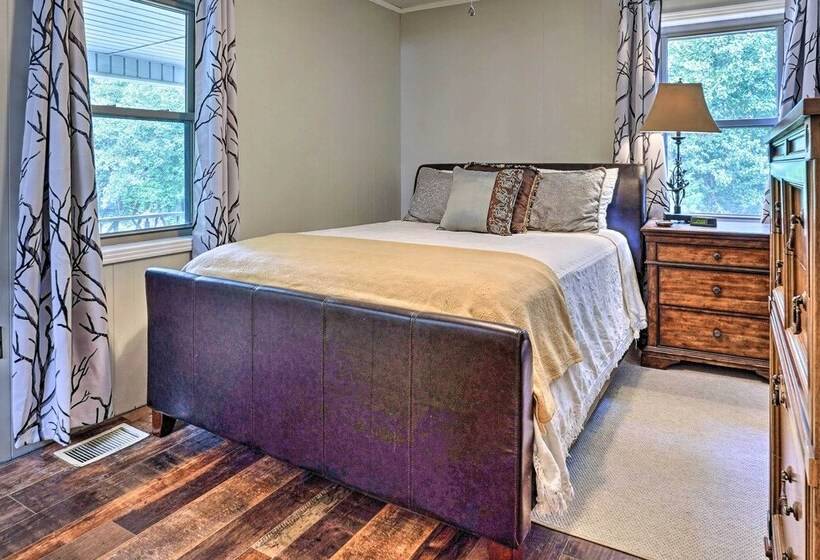 Hike On Site: Classic Cabin Nature Retreat