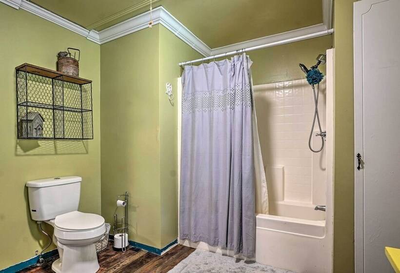 Hike On Site: Classic Cabin Nature Retreat