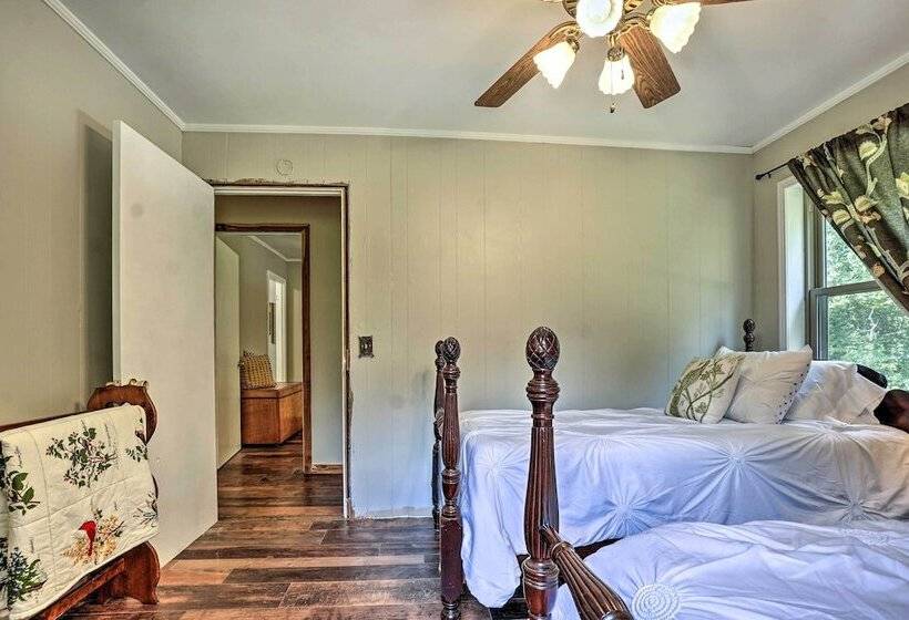 Hike On Site: Classic Cabin Nature Retreat