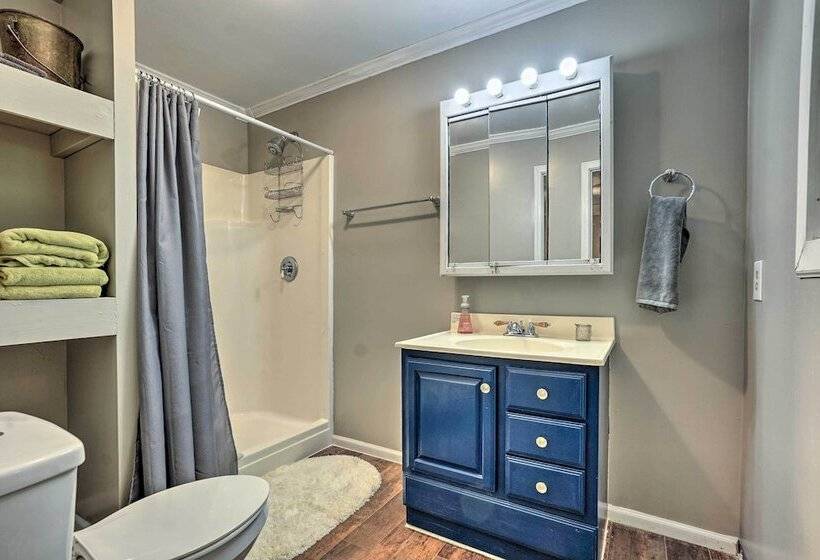 Hike On Site: Classic Cabin Nature Retreat