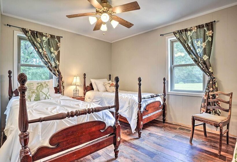 Hike On Site: Classic Cabin Nature Retreat