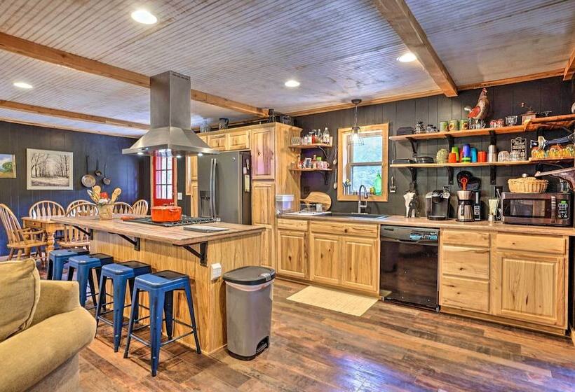 Hike On Site: Classic Cabin Nature Retreat