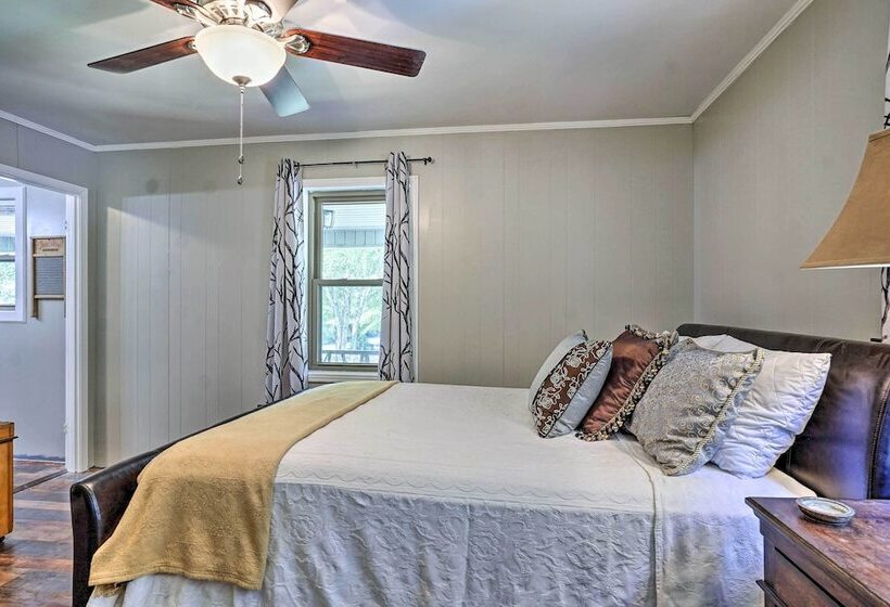 Hike On Site: Classic Cabin Nature Retreat